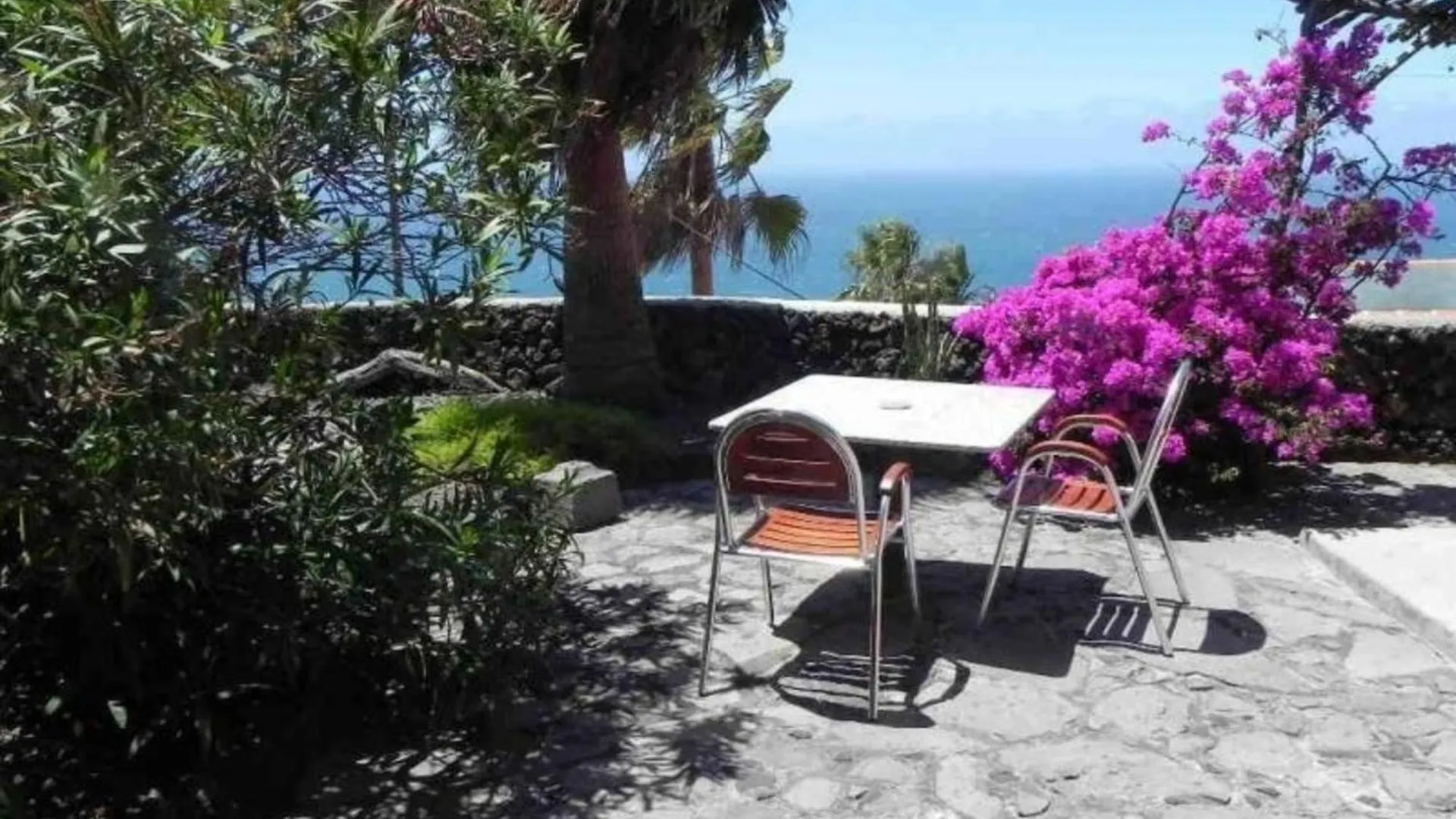 Kleiner Bungalow Mit Einem Schlafzimmer Puerto De Naos Spain
