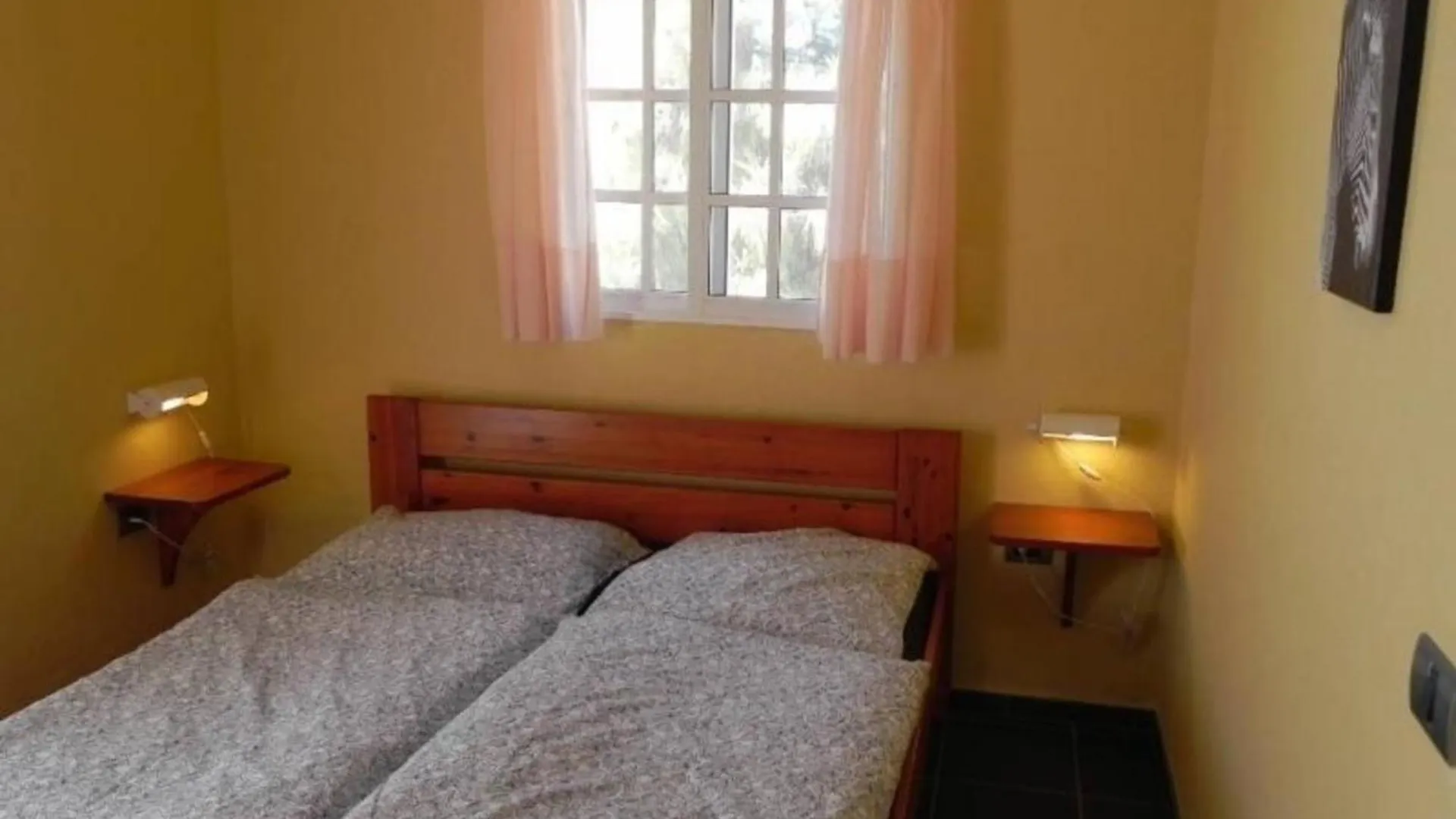 Kleiner Bungalow Mit Einem Schlafzimmer Puerto De Naos Spain